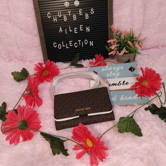 Michael Kors Phonebag - Picture 3 of 6